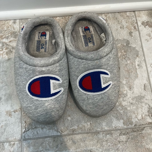 Kids Champion Slippers - Picture 2 of 6